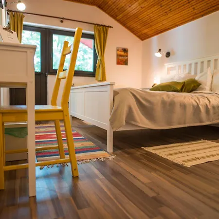 Casa Din Plai Bed & Breakfast