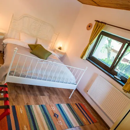 Casa Din Plai Bed & Breakfast *